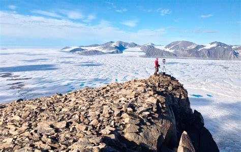 Canada’s last intact ice shelf collapses due to global warming | Honolulu Star-Advertiser