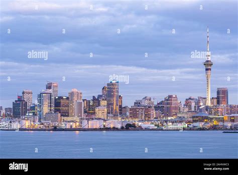 Auckland skyline hi-res stock photography and images - Alamy