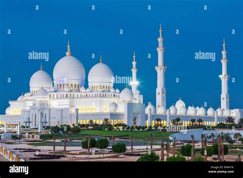 View of famous Abu Dhabi Sheikh Zayed Mosque by night, UAE Stock Photo ...