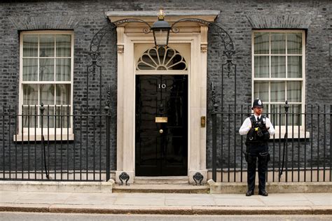 How big is 10 Downing Street? How many people work at the PM's ...