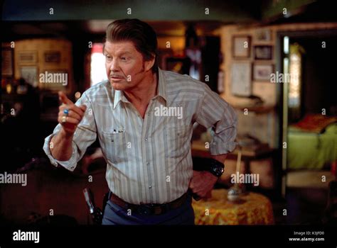 HOLES JON VOIGHT as Mr. Sir HOLES Date: 2003 Stock Photo: 157144540 - Alamy