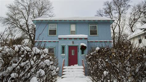 Bob Dylan's hometown of Hibbing struggles with how to honor its most famous son | MPR News