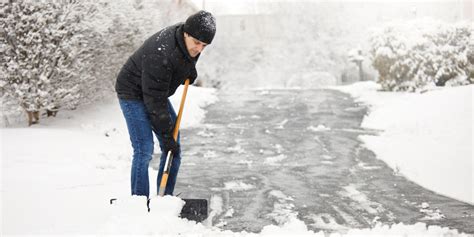 Top 10 Tips for Shoveling Snow Safely | Southcoast Health