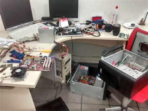 "My well organized desk" : techsupportgore