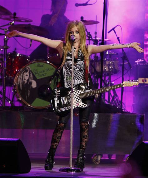 June 19 - MMVAs Live Performance - Avril Lavigne Photo (23075691) - Fanpop