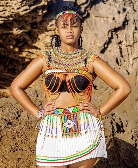 South Africa Zulu woman traditional style | Zulu women, African clothing, African women