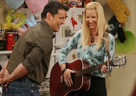 Lisa Kudrow Says Scenes From 'Friends' Reunion Have Already Been Pre ...