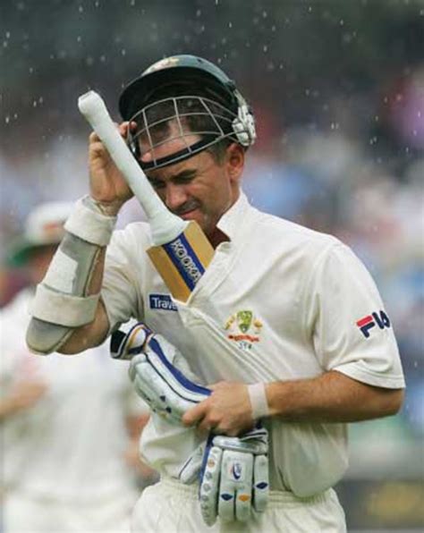 Justin Langer sets off as the rain falls | ESPNcricinfo.com