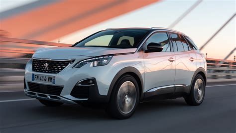 Peugeot 3008 SUV 2017 pictures | Carbuyer