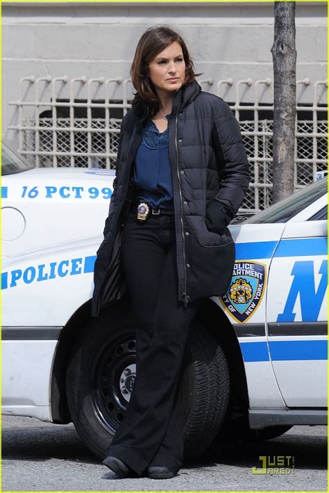 Mariska Hargitay: Smiling on the 'SVU' Set - Mariska Hargitay Photo ...