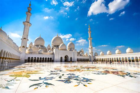 Sheikh Zayed Grand Mosque in Abu Dhabi has reopened to visitors ...