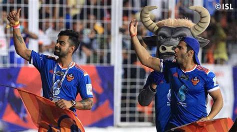 sports: Virat Kohli attends FC Goa ISL match with actor Varun Dhawan