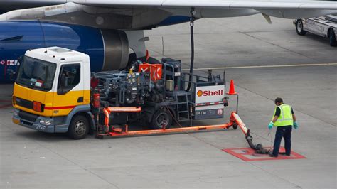 How Aircraft Refueling Works & The Role of Fuel Hydrant Dispensers ...