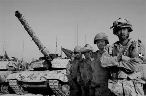 A Canadian Leopard 2 tank crew in Afghanistan. | A Military Photos ...