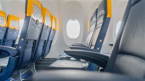 Ryanair's New 197-Seat Boeing 737 MAX 8-200 - One Mile at a Time