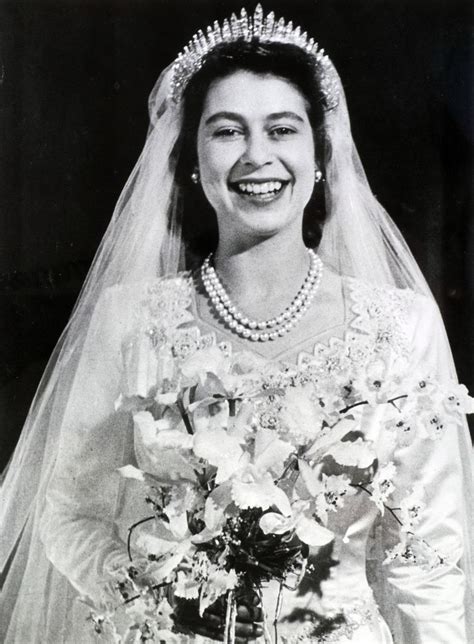 This Is How Much It Cost to Replicate Queen Elizabeth's Wedding Dress ...