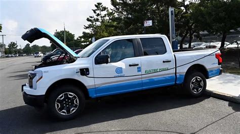 FLO Installs 100th Curbside EV Charger in New York City - New York News