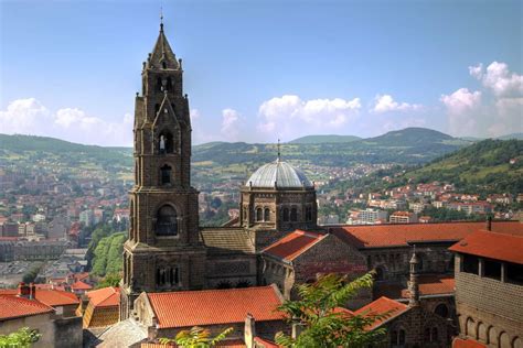 Notre-Dame de Puy-en-Velay, France | ReisDit.no – reiseguider på nett…