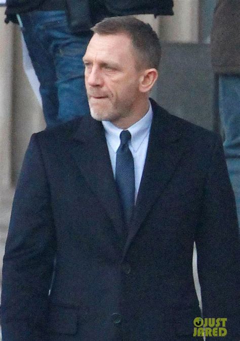 SKYFALL Set Photos Featuring Daniel Craig as James Bond - FilmoFilia