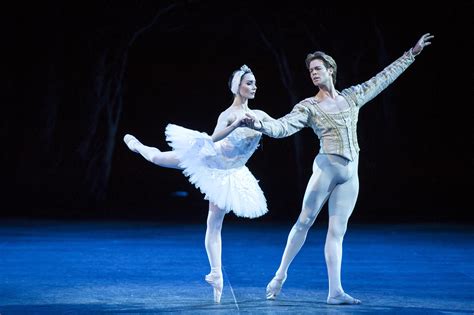 Ballet News Reviews | English National Ballet''s Swan Lake in the round ...