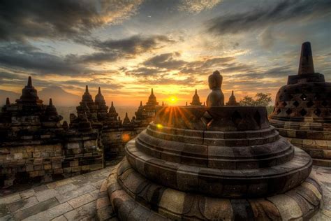 Borobudur Sunrise: Java’s Magical Morning Glow