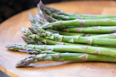 Panko Parmesan Crusted Asparagus - Queen of My Kitchen