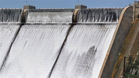 Watch water flow over Friant Dam into San Joaquin River | Fresno Bee