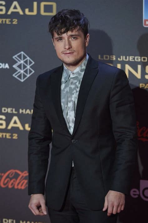 Josh Hutcherson (Mockingjay Part 2 premiere) | Josh hutcherson, Josh ...