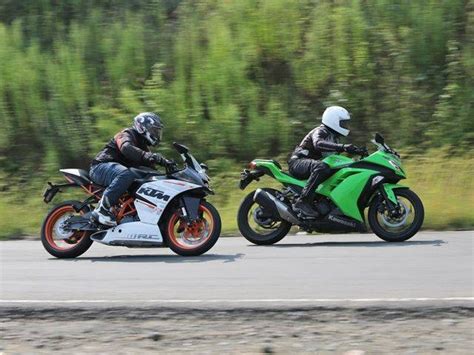 KTM RC 390 vs Kawasaki Ninja 300 Picture Gallery