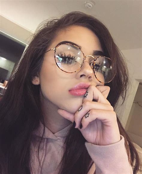 •🤞🏻You're the one🤞🏻• | Girls with glasses, Glasses fashion, Cute glasses