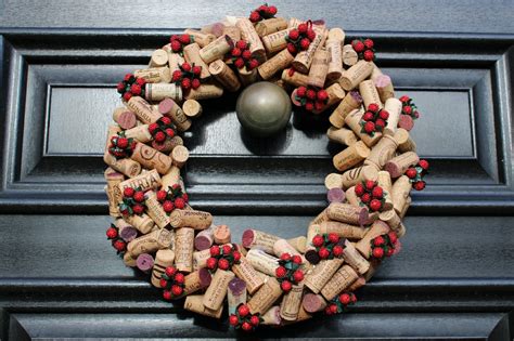 A Beautiful ánd Easy DIY Cork Wreath for Christmas/Yuletide – wine & words