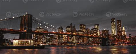 Brooklyn Bridge and Manhattan at sunset 18116500 Stock Photo at Vecteezy