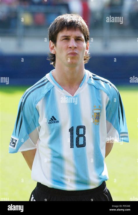 Lionel Messi Young : Lionel Messi Young Life / Лионе́ль андре́с ме́сси куччитти́ни (исп.