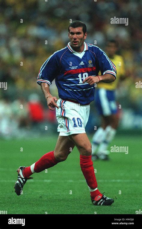 Zidane 1998 hi-res stock photography and images - Alamy