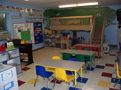 LOVE the loft in this classroom! Someday I will have one... | Daycare ...