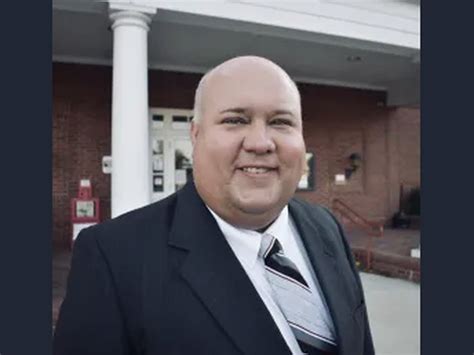 Alabama mayor, pastor kills himself after site posts pictures of him in ...