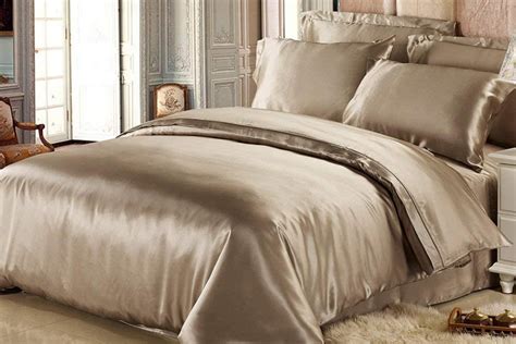 15 Best Bed Sheets: Luxury Bedding Buyer’s Guide (2020)