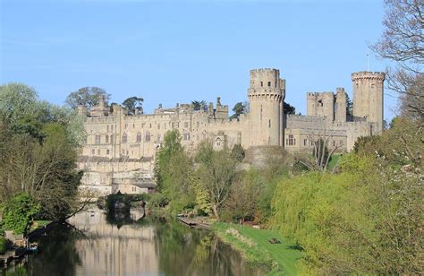 Great British Houses: Warwick Castle – A Stunning Medival Stone Castle Preserved in Warwickshire