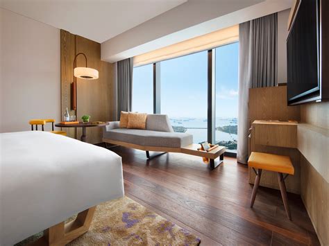 Singapore Hotel Suite with Living Room | Andaz Singapore