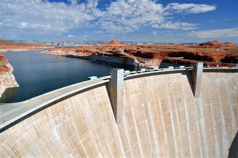 Is There a Self-Guided Tour Available for the Hoover Dam?