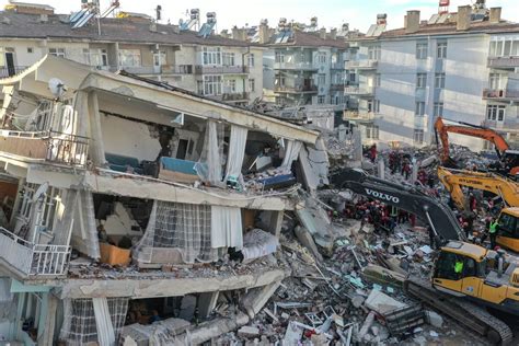 Istanbul Earthquake Warnings Underlined by Eastern Turkey Tremor - Bloomberg