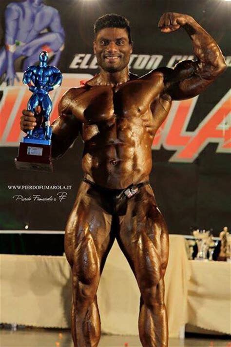 Wasim Khan with Trophy - IBB - Indian Bodybuilding