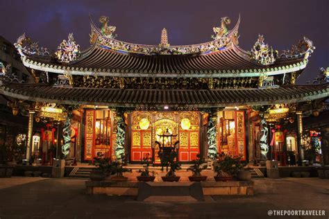 In Pictures: Dalongdong Baoan Temple at Night in Taipei, Taiwan | The Poor Traveler Blog