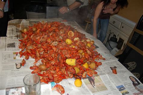 Louisiana’s great gastronomic tradition - Crawfish Boils - Dotted Globe