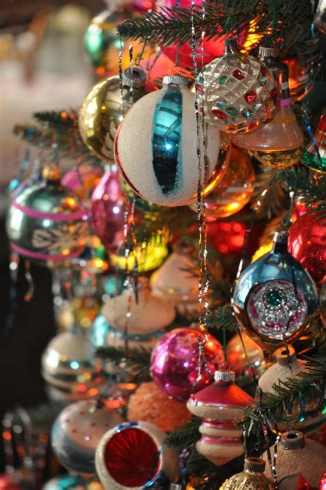 Get Decorating: Vintage Christmas Decorations That Are a Trend!