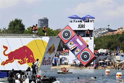 Red Bull Flugtag 2022 Türkiye tests wannabe pilots' wings | Daily Sabah