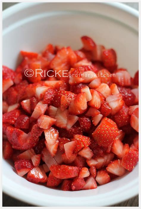 Just My Ordinary Kitchen...: HOMEMADE STRAWBERRY JAM (SELAI STRAWBERRY)