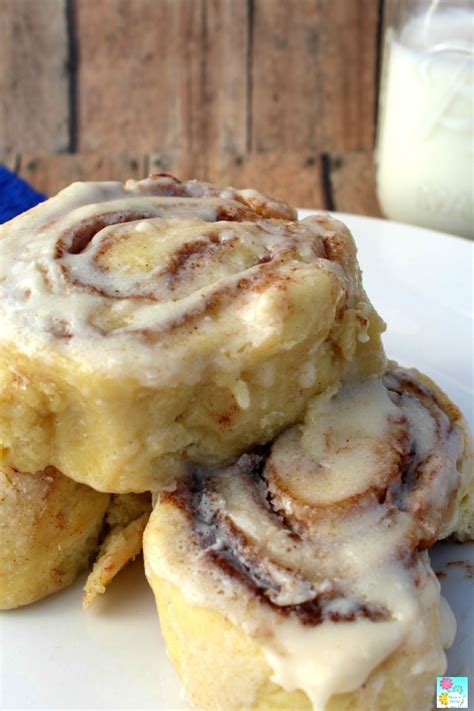 Copycat Cinnabon Cinnamon Rolls Recipe - Chic n Savvy