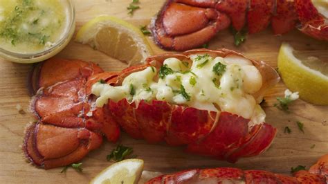 Here's What You Should Serve With Lobster Tails