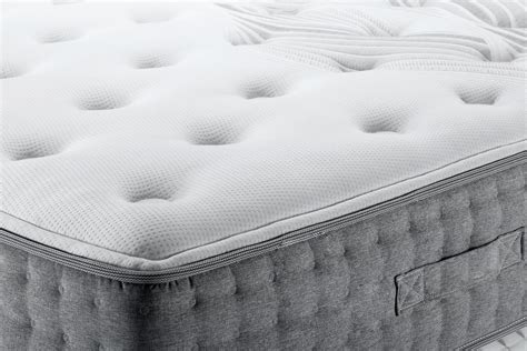 Memory Foam Mattress VS Pocket Coil Mattress: Which Is Best? - Sleep ...